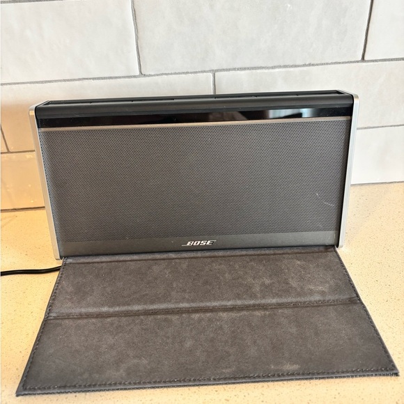 BOSE  SoundLink  Wireless Mobile Speaker Bluetooth Portable Stereo System 404600 - Picture 2 of 6